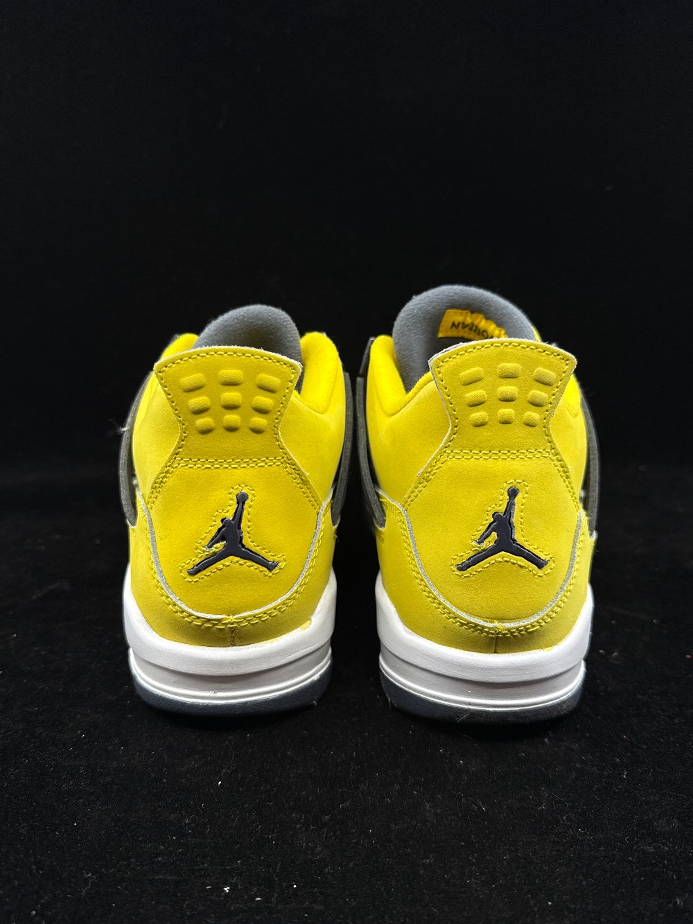 *USED* AJ 4 (GS) - LIGHTNING (2021)