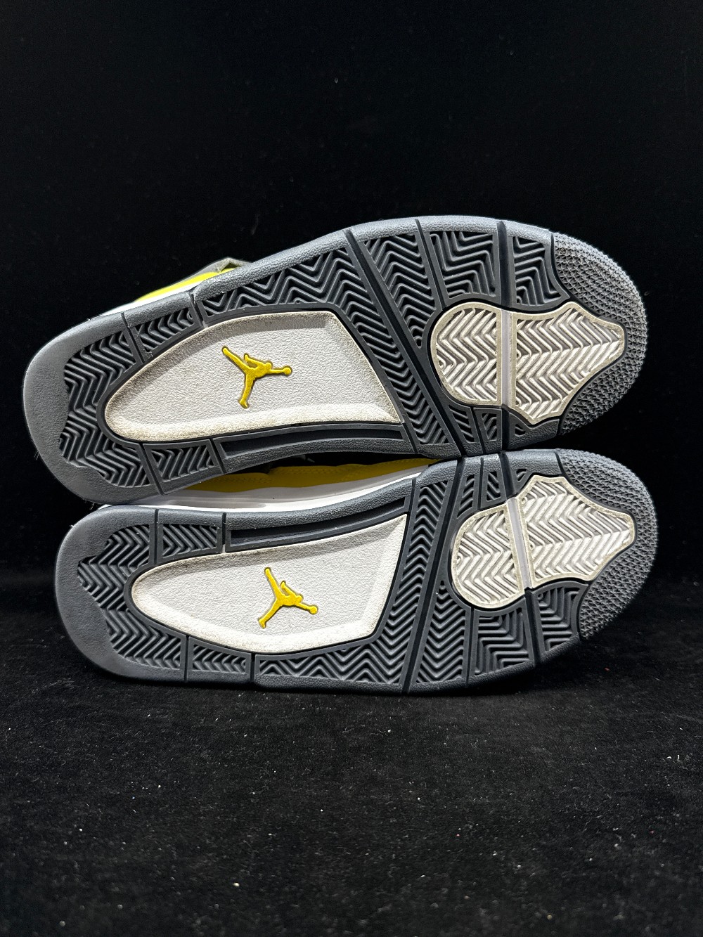 *USED* AJ 4 (GS) - LIGHTNING (2021)