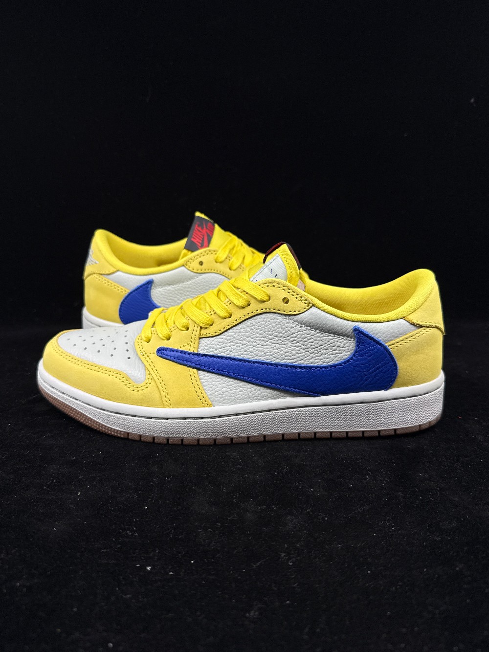 *USED* AJ 1 LOW X TRAVIS SCOTT (W) - CANARY
