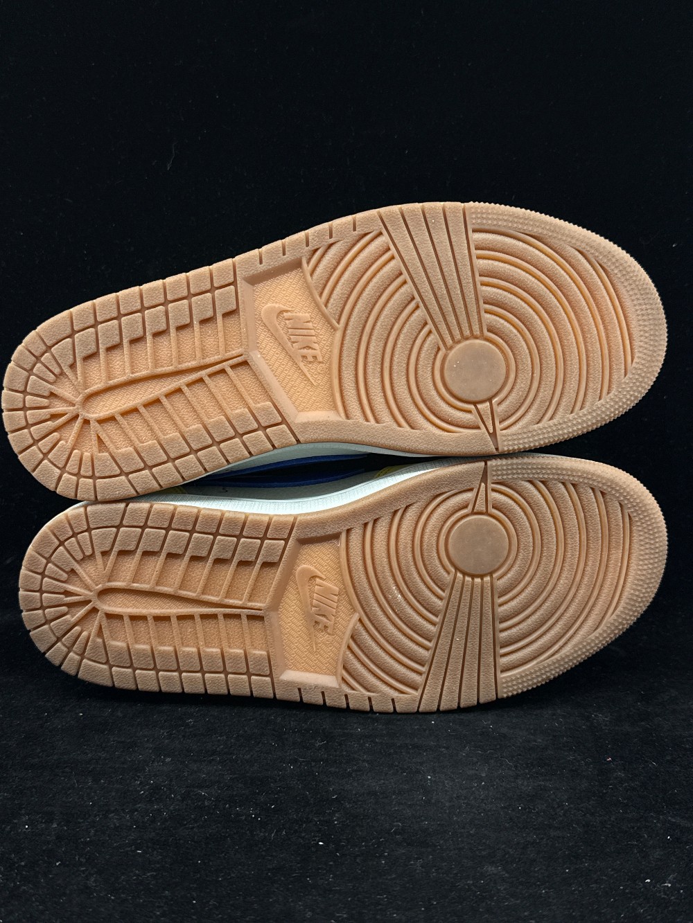 *USED* AJ 1 LOW X TRAVIS SCOTT (W) - CANARY