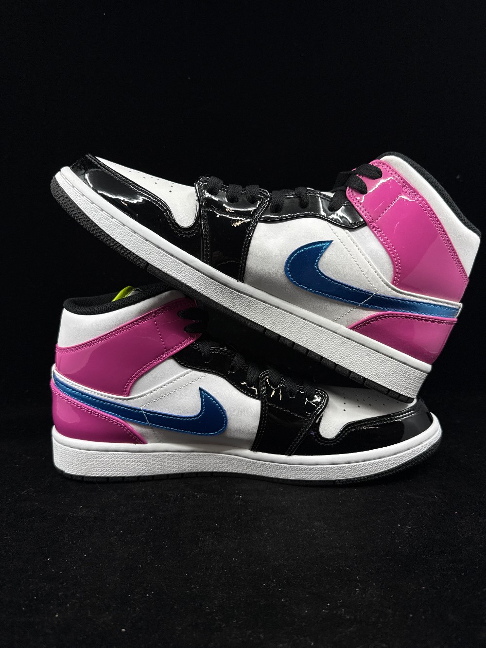 AJ 1 MID - WHITE BLACK CYBER PINK