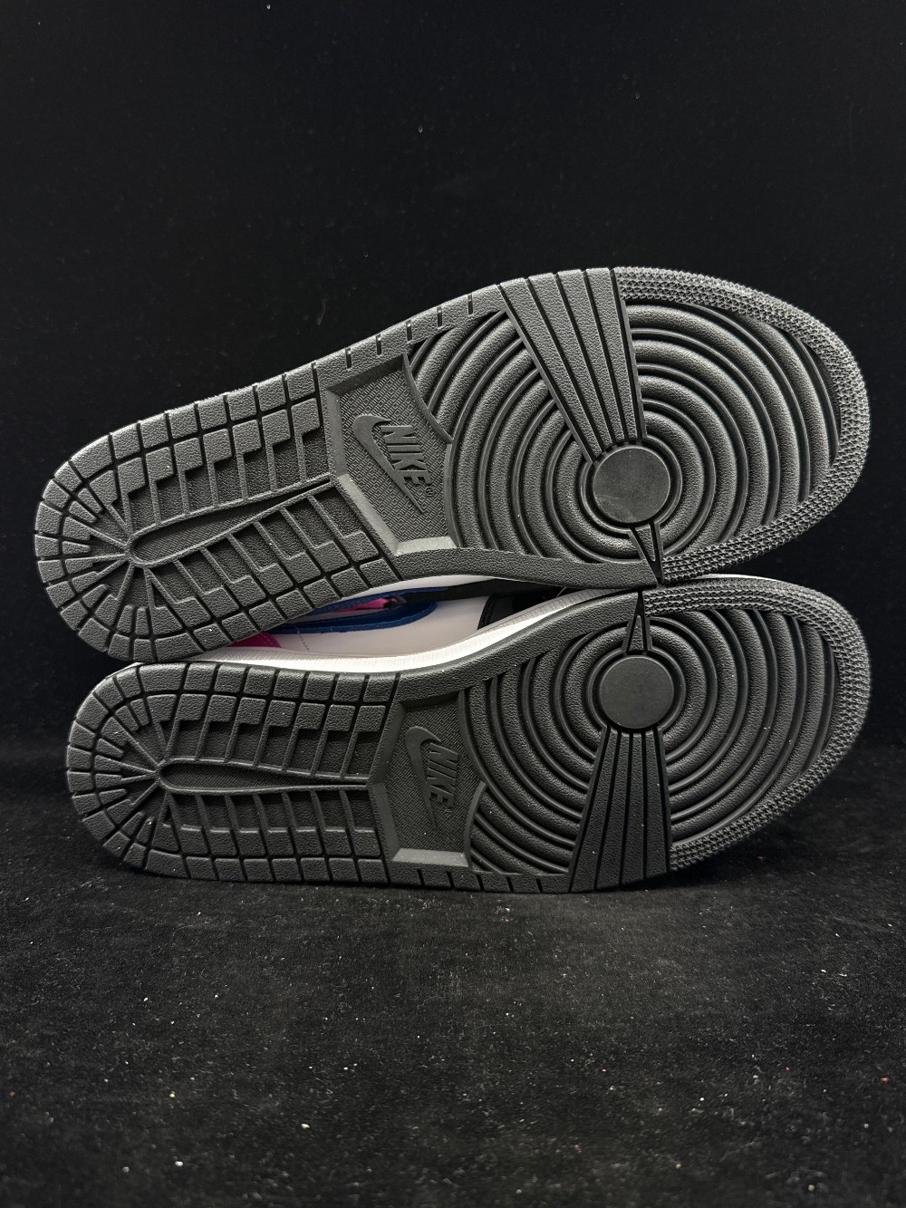 AJ 1 MID - WHITE BLACK CYBER PINK