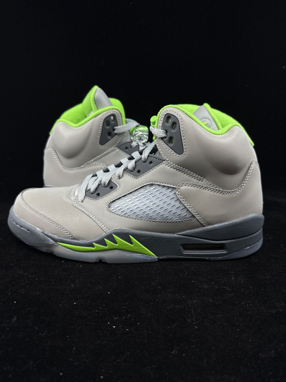 AJ 5 - GREEN BEAN (2022)