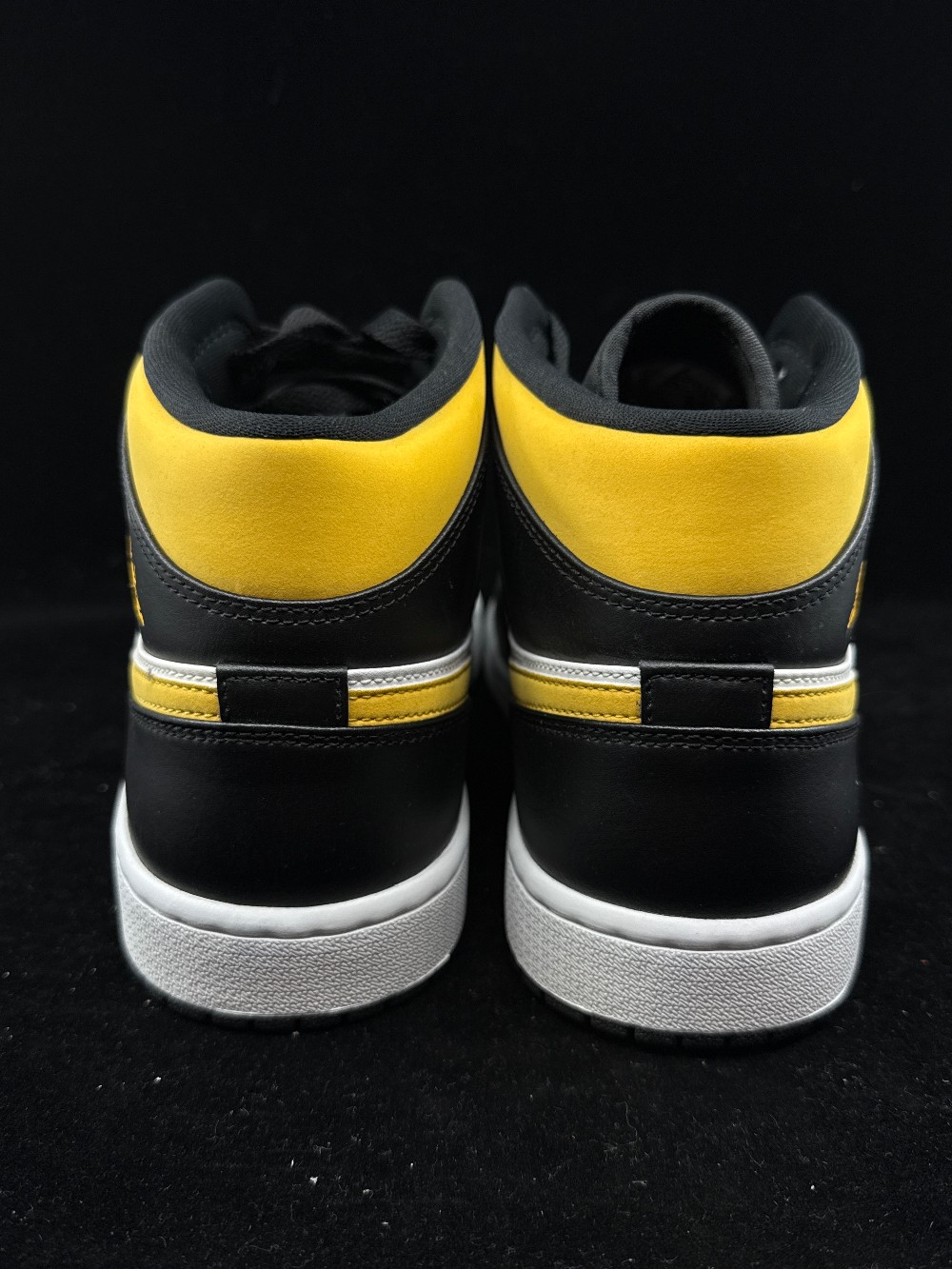 AJ 1 MID - WHITE POLLEN BLACK