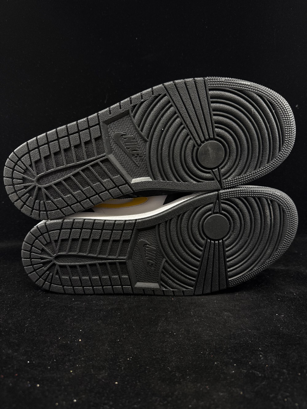 AJ 1 MID - WHITE POLLEN BLACK