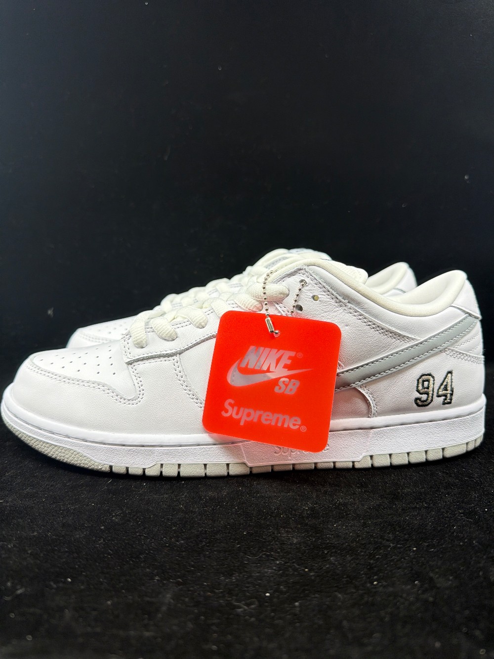 NIKE SB DUNK LOW X SUPREME - 94 WHITE METALLIC SILVER