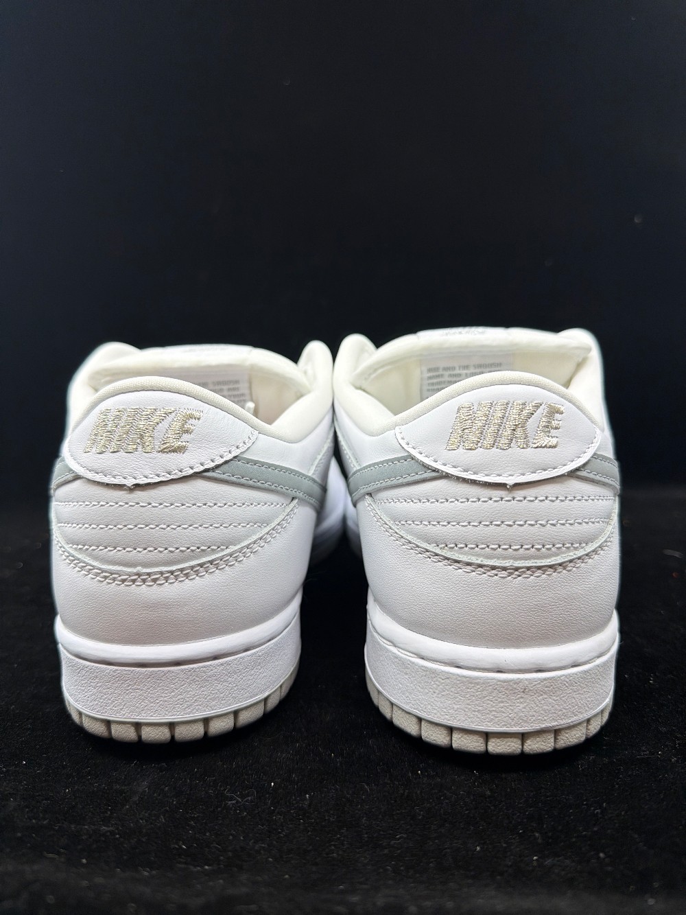 NIKE SB DUNK LOW X SUPREME - 94 WHITE METALLIC SILVER