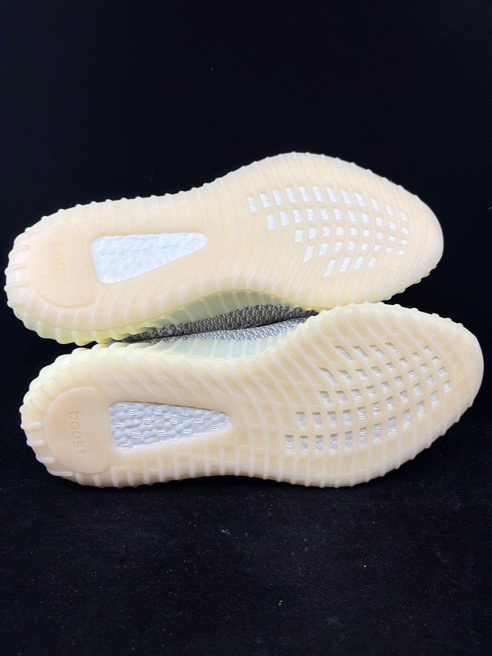 *NO BOX* YEEZY 350 - STATIC (NON-REFLECTIVE)
