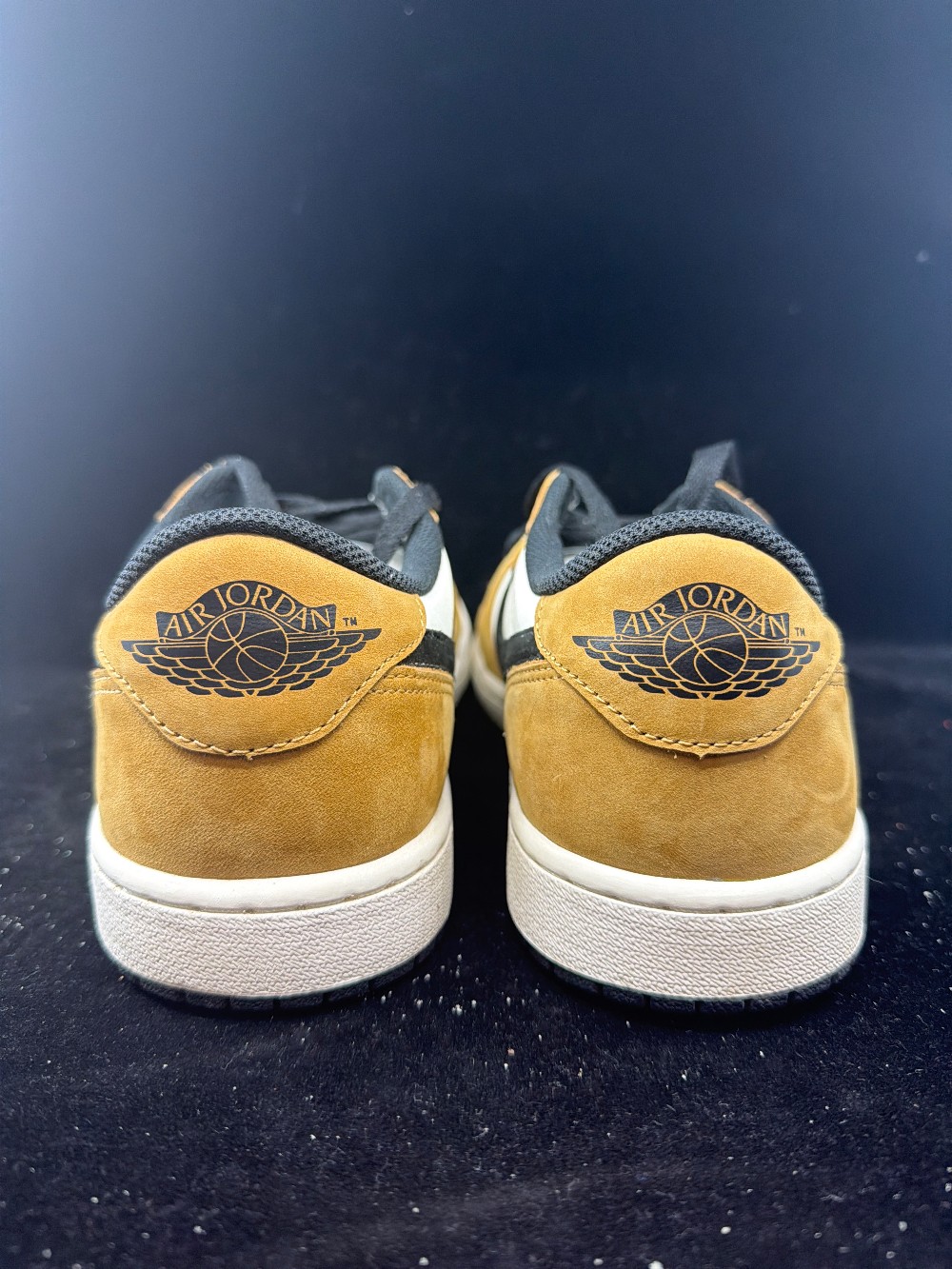 *USED* AJ 1 LOW - ROOKIE OF THE YEAR