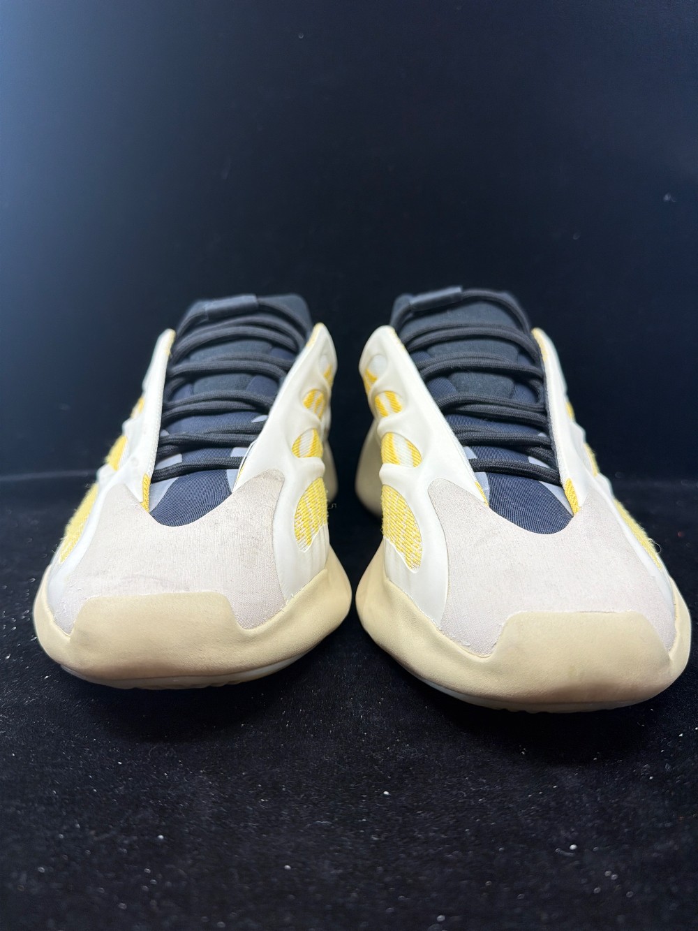 *USED* YEEZY 700 V3 - SAFFLOWER