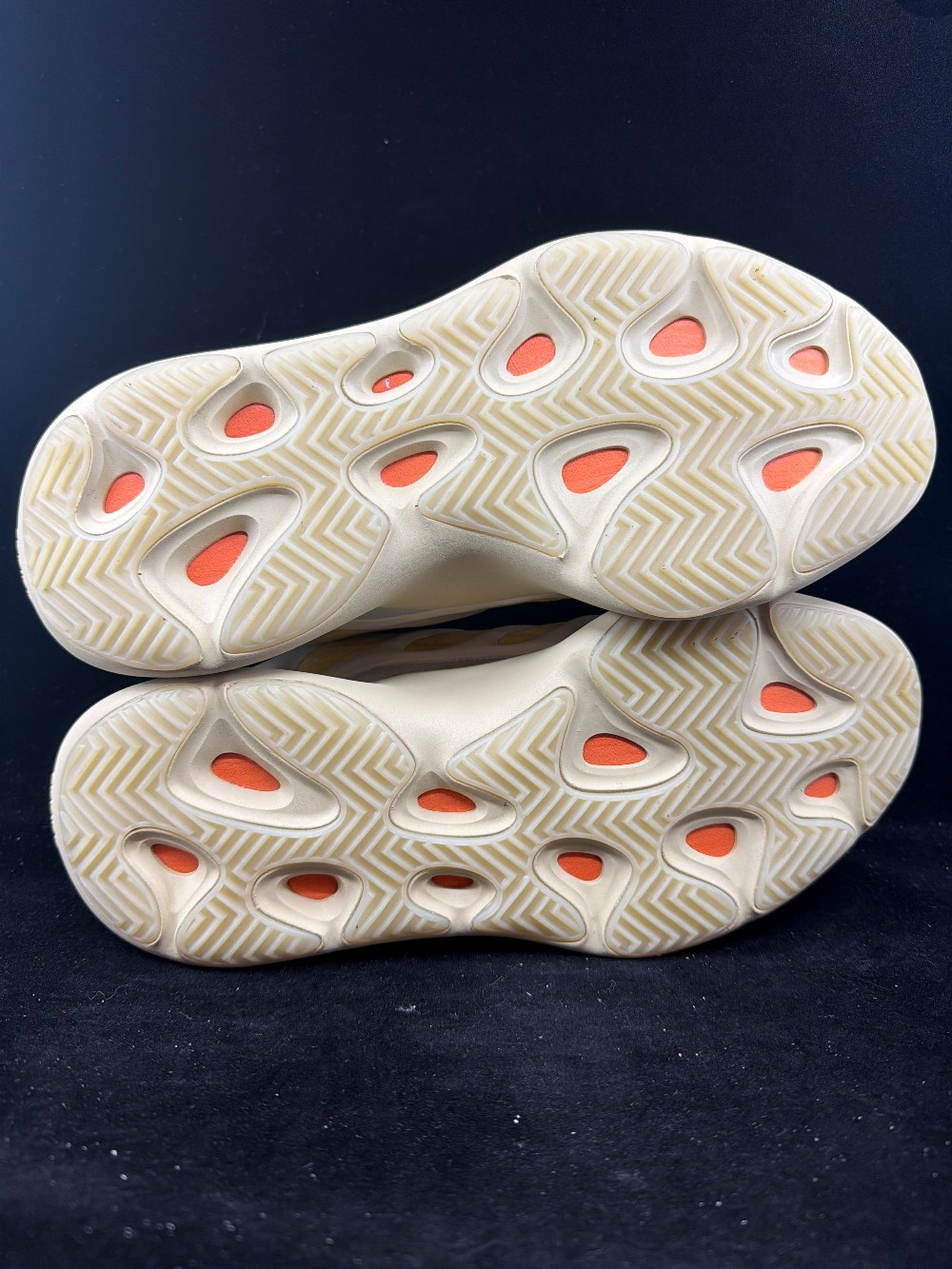 *USED* YEEZY 700 V3 - SAFFLOWER