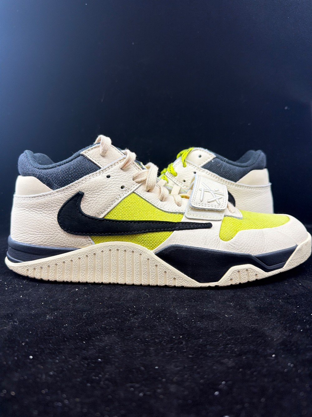 *USED* JORDAN JUMPMAN JACK X TRAVIS SCOTT - BRIGHT CACTUS