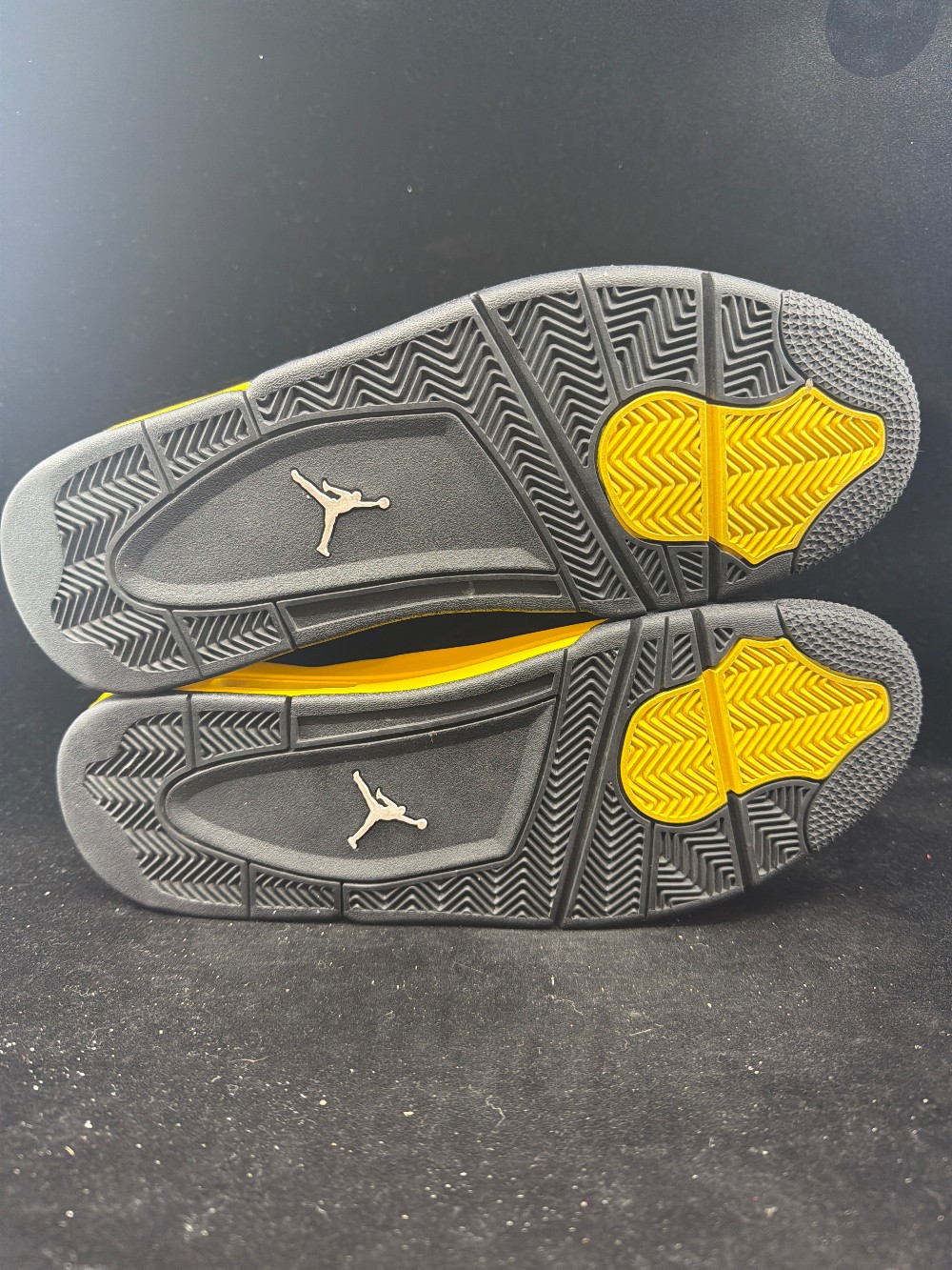 *VNDS* AJ 4 - THUNDER (2022)