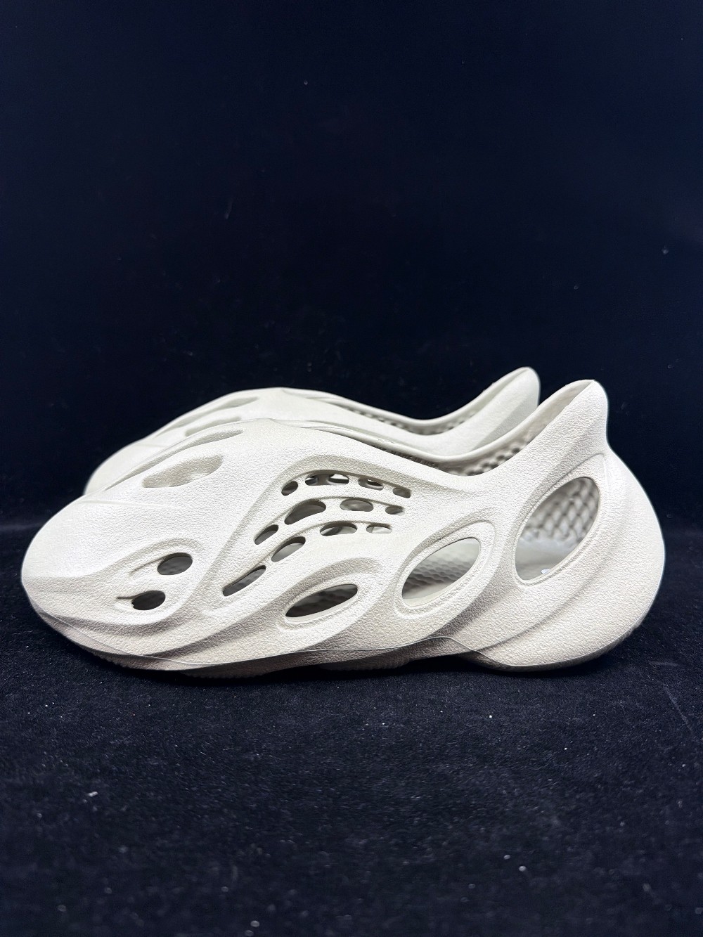 YEEZY FOAM RUNNER - STONE SALT