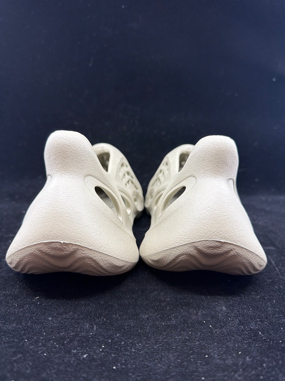 YEEZY FOAM RUNNER - STONE SALT