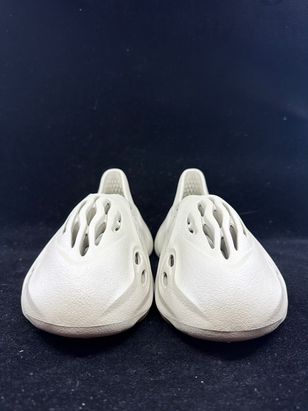 YEEZY FOAM RUNNER - STONE SALT