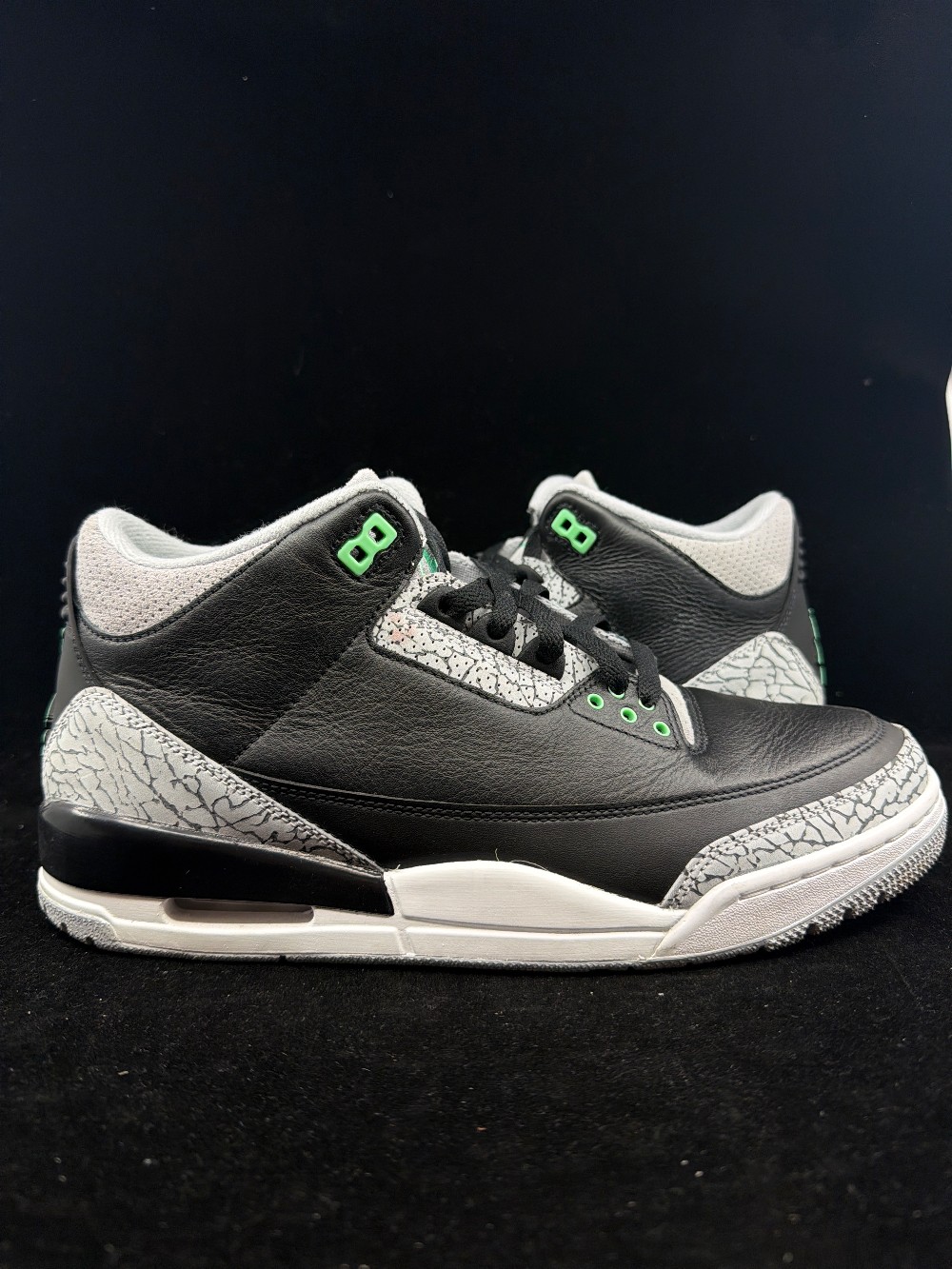 *USED* AJ 3 - GREEN GLOw