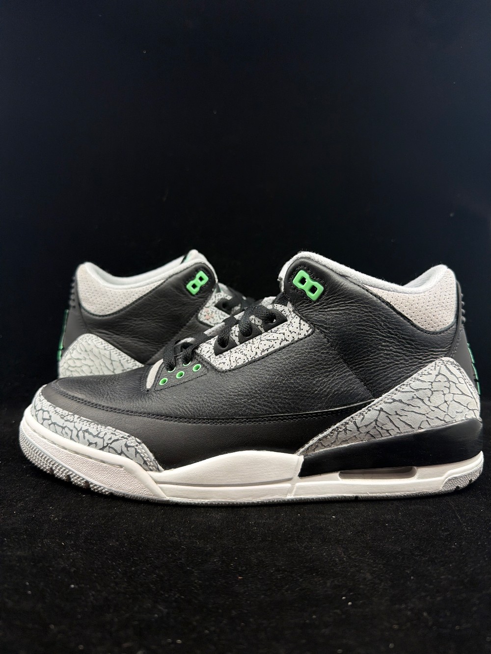 *USED* AJ 3 - GREEN GLOw