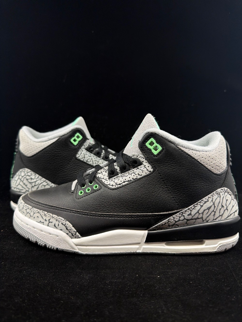 *USED/NO BOX* AJ 3 (GS) - GREEN GLOW