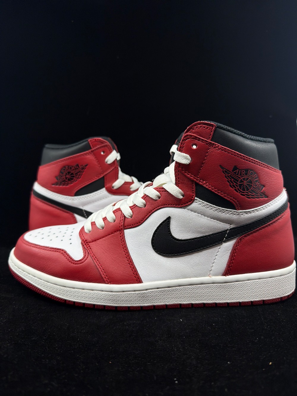 *USED* AJ 1 - CHICAGO (2015)