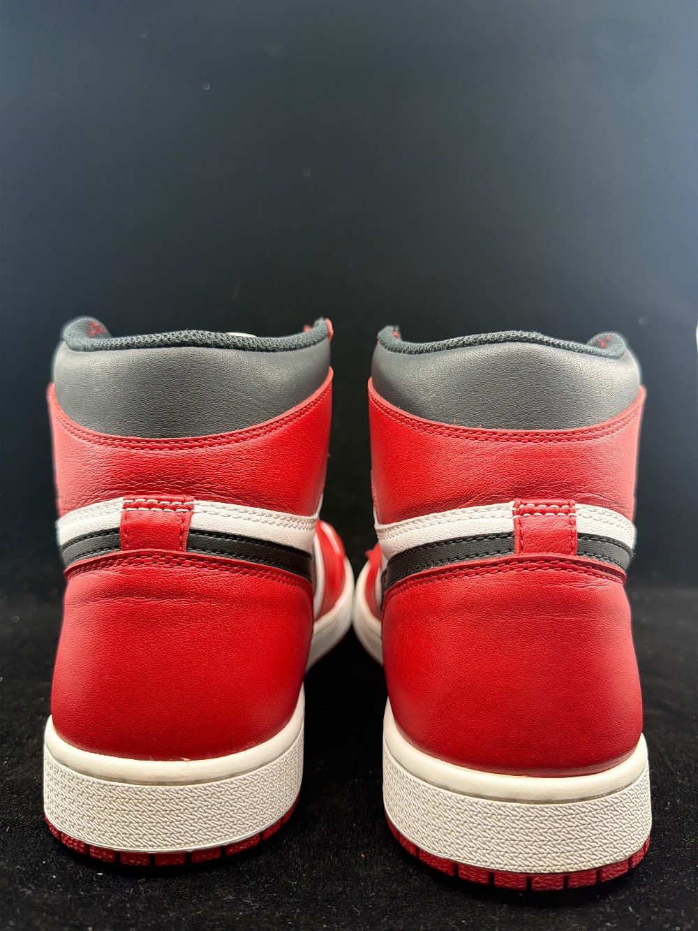 *USED* AJ 1 - CHICAGO (2015)