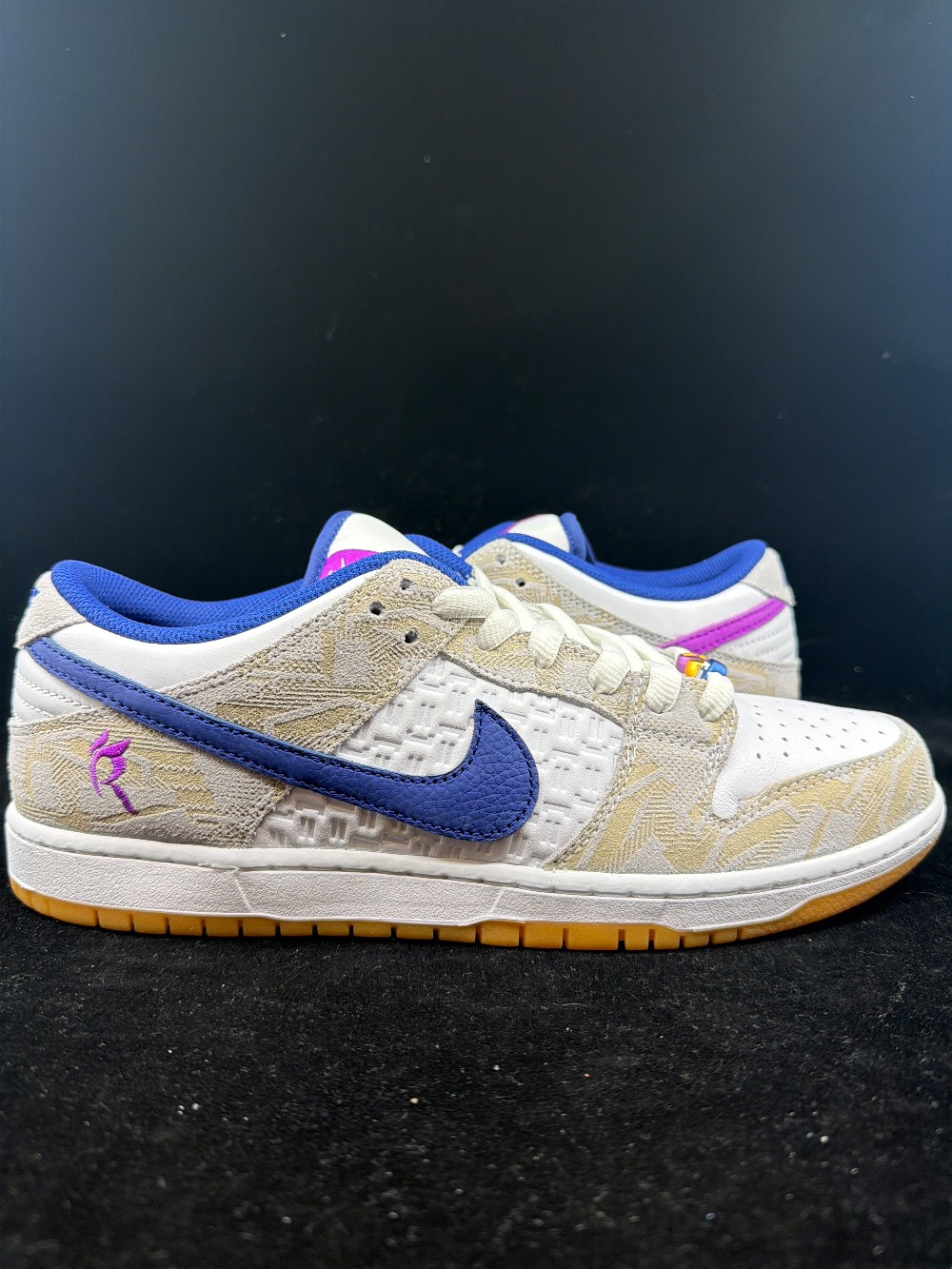 *USED* NIKE SB - RAYSSA LEAL