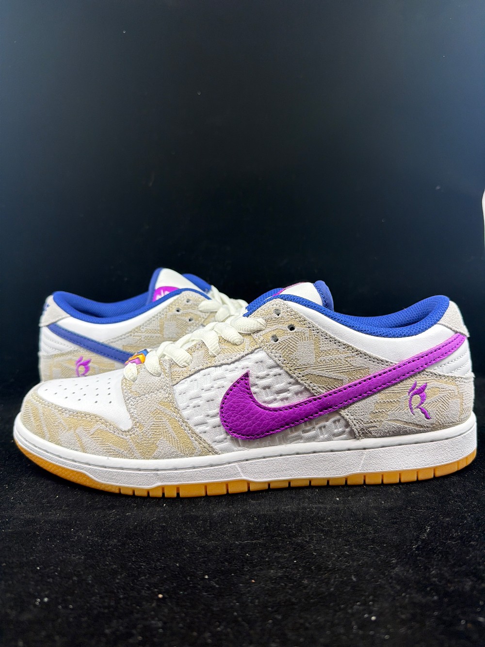 *USED* NIKE SB - RAYSSA LEAL