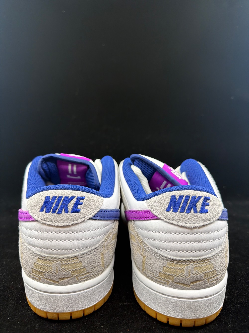 *USED* NIKE SB - RAYSSA LEAL