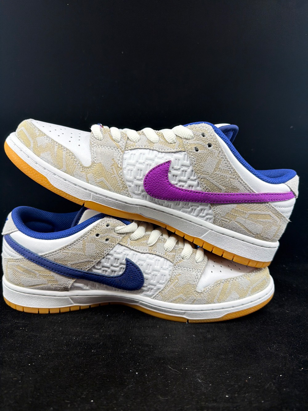 *USED* NIKE SB - RAYSSA LEAL