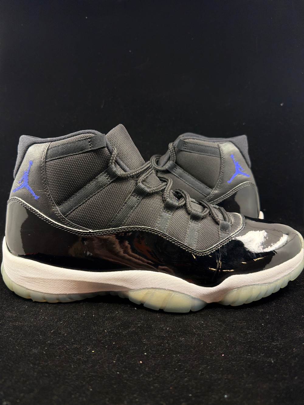 *USED* AJ 11 - SPACE JAM (2016)