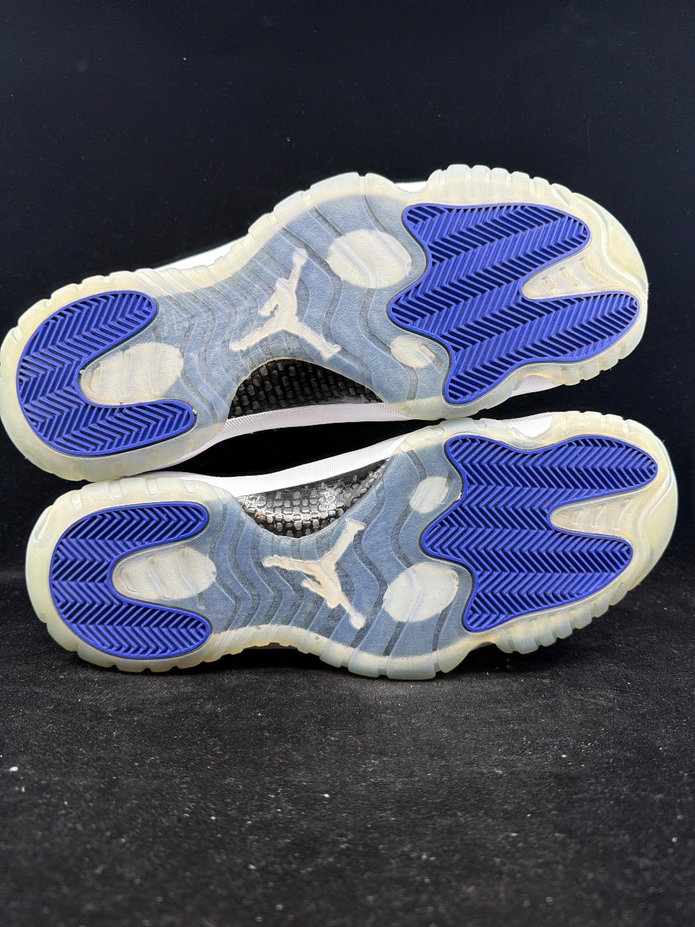 *USED* AJ 11 - SPACE JAM (2016)