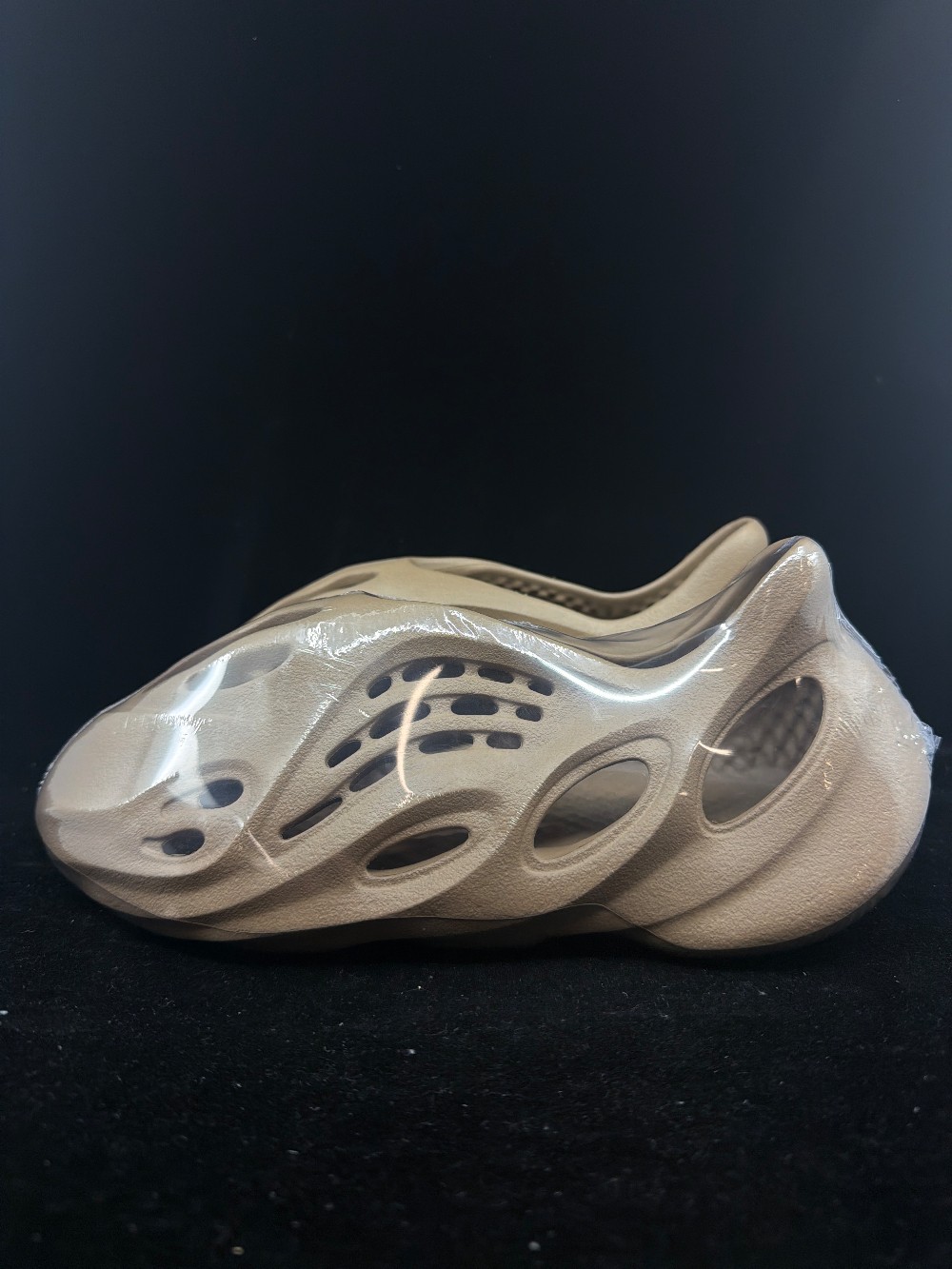 YEEZY FOAM RUNNER - CLAY TAUPE