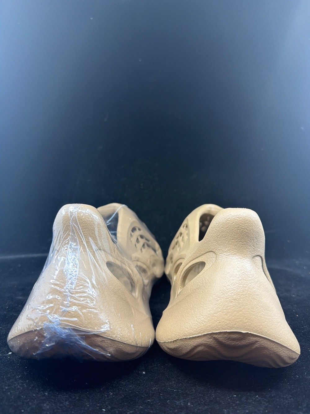 YEEZY FOAM RUNNER - CLAY TAUPE