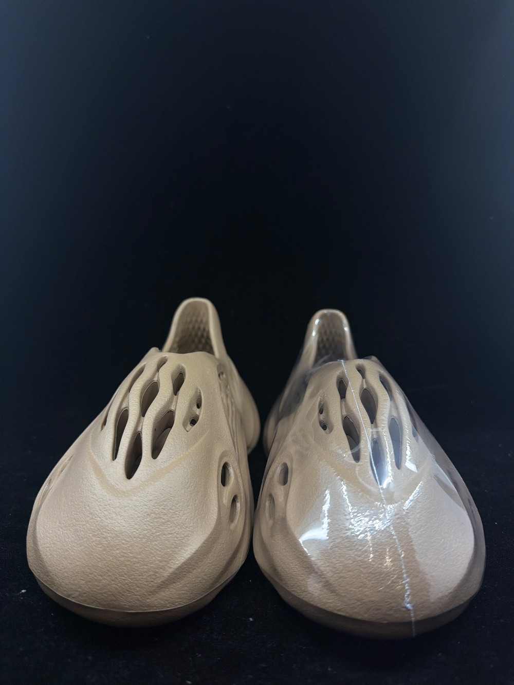 YEEZY FOAM RUNNER - CLAY TAUPE