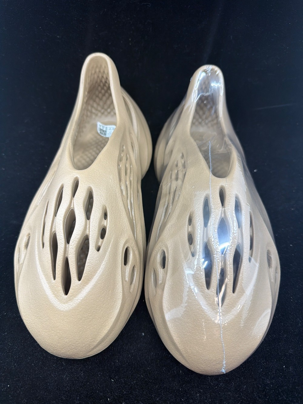 YEEZY FOAM RUNNER - CLAY TAUPE