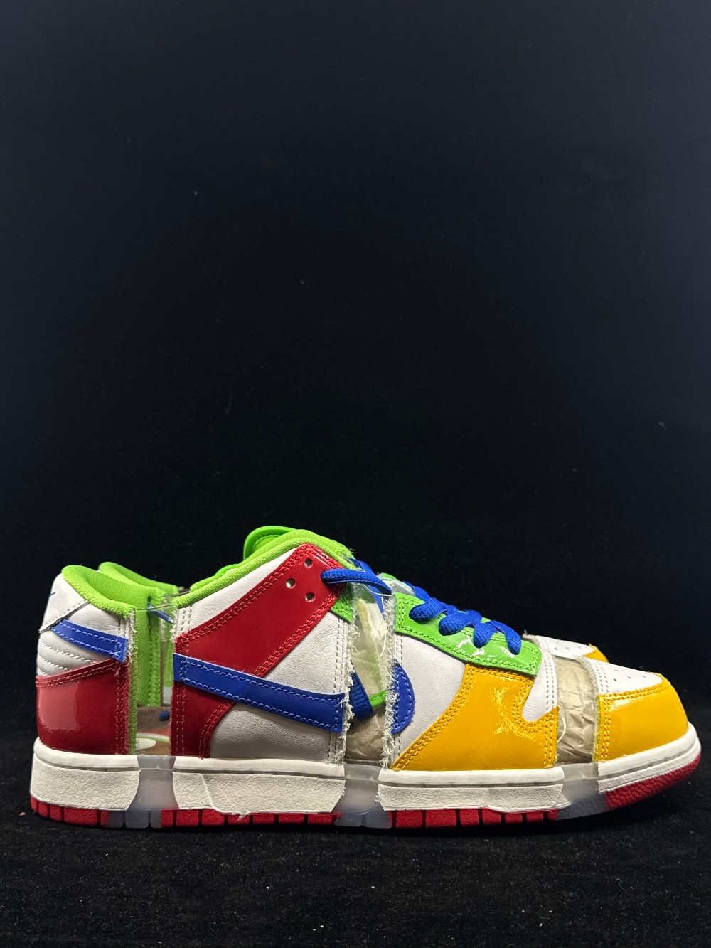 *NO BOX* NIKE SB DUNK LOW - SANDY BODECKER