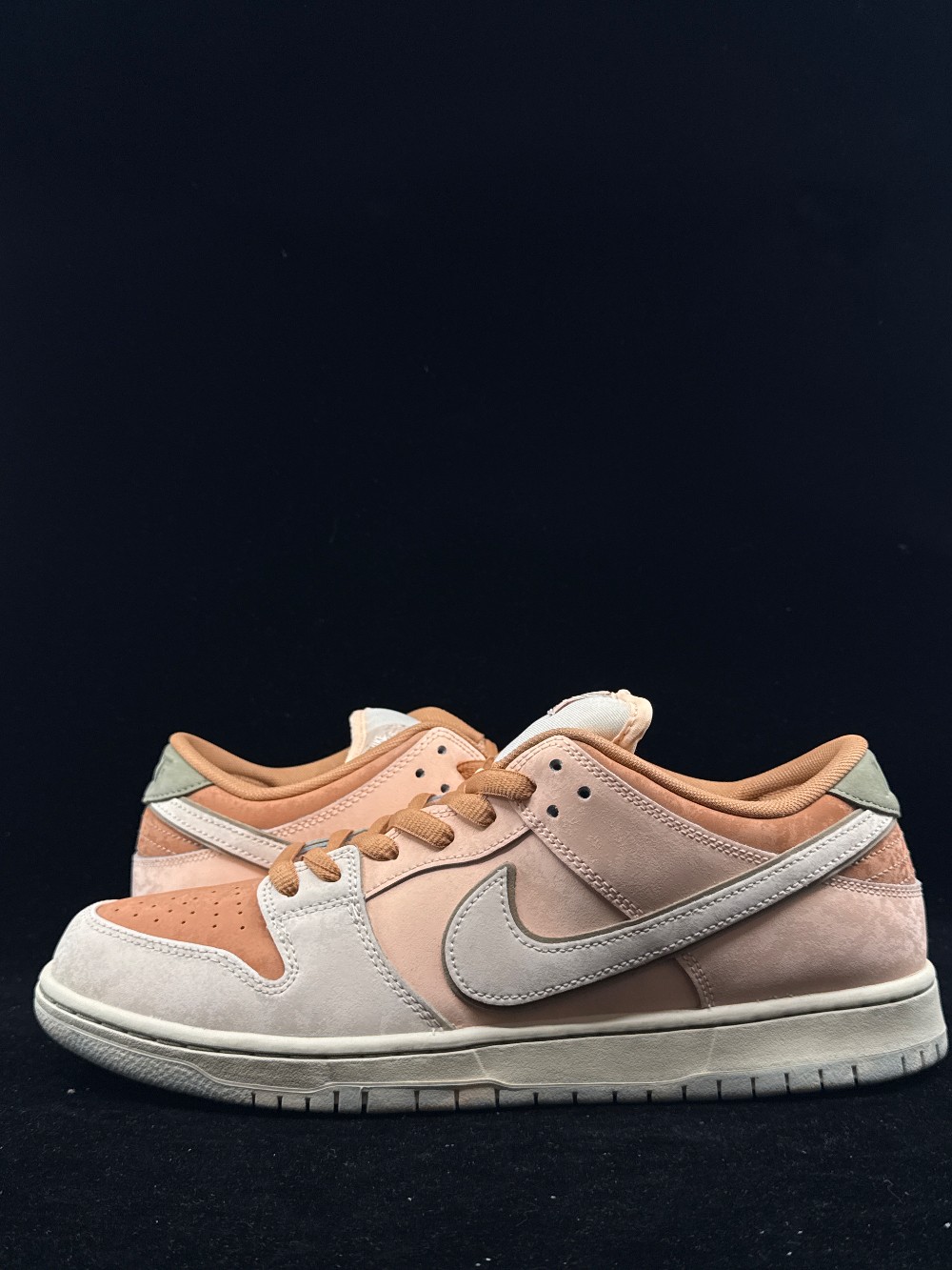 *USED* NIKE SB DUNK LOW - TROCADERO GARDENS