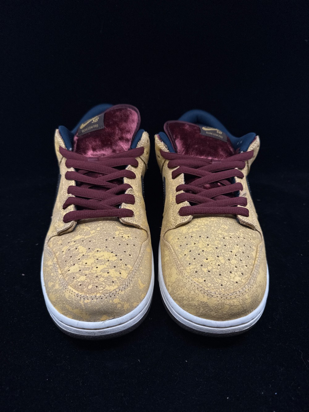 *USED* NIKE SB DUNK LOW - CITY OF CINEMA