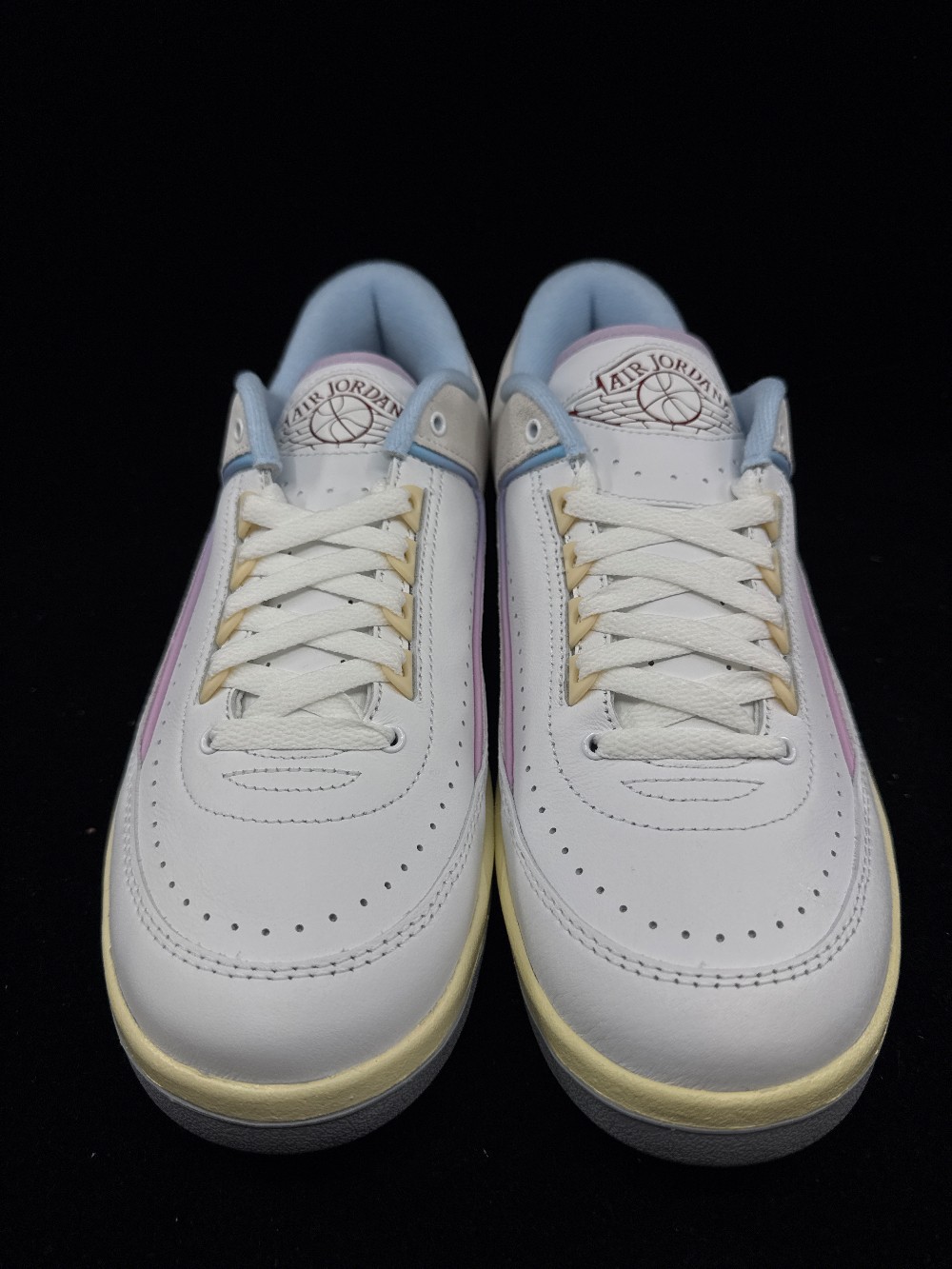 AJ 2 LOW (W) - LOOK, UP IN THE AIR