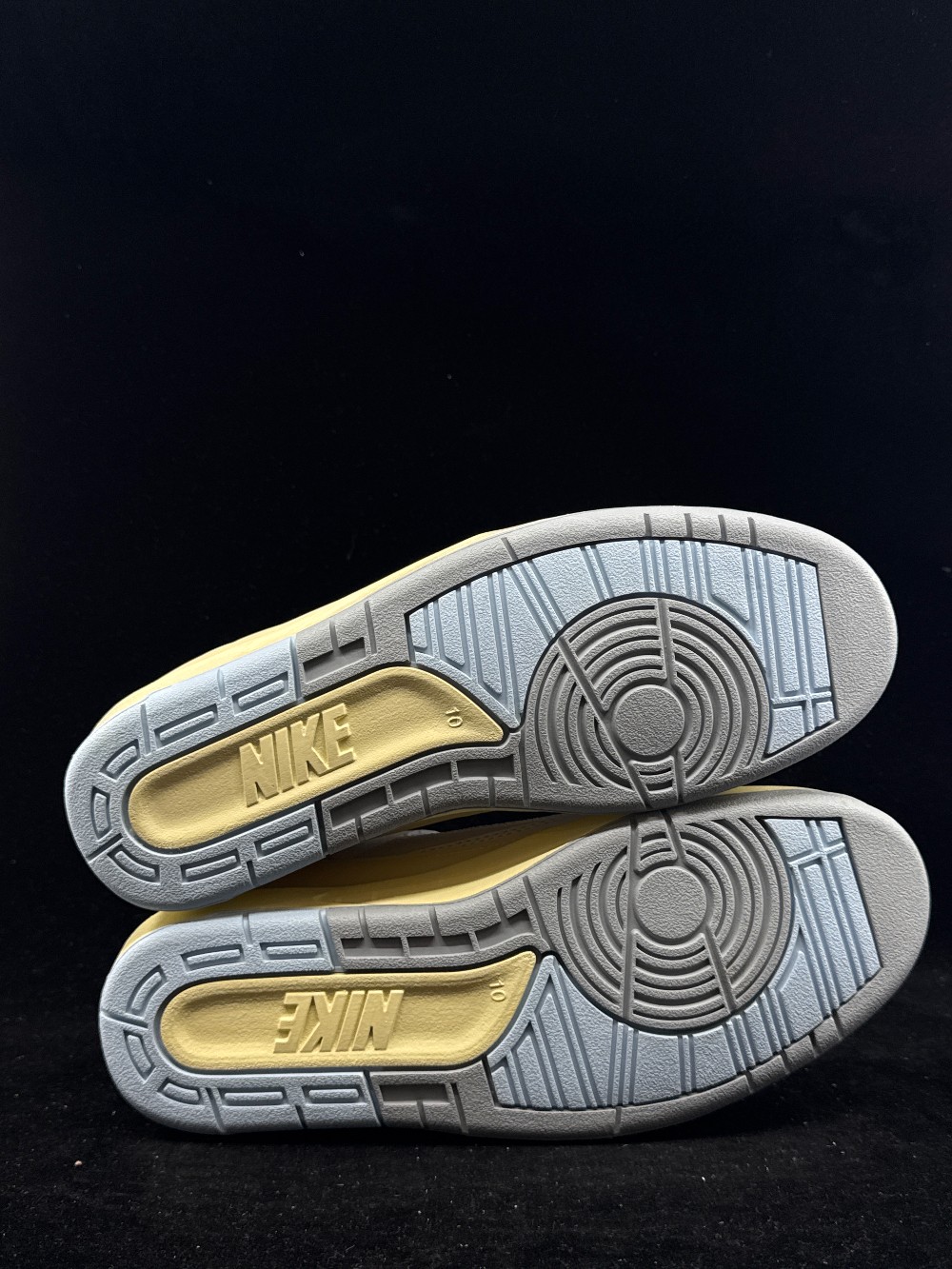 AJ 2 LOW (W) - LOOK, UP IN THE AIR