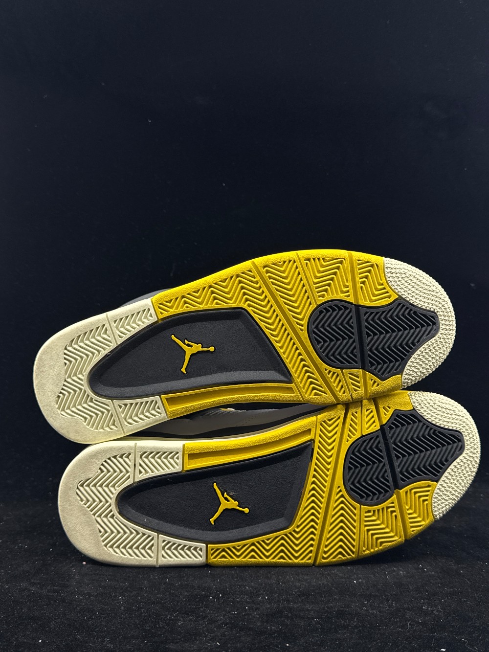 *USED* AJ 4 (W) - VIVID SULFUR