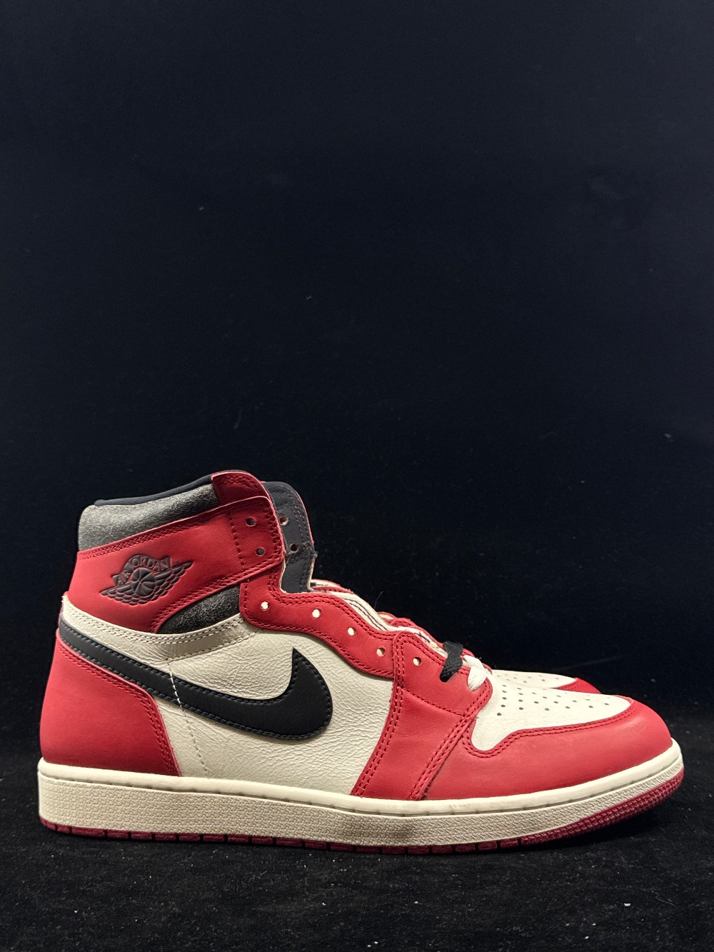*NO BOX* AJ 1 - CHICAGO LOST AND FOUND