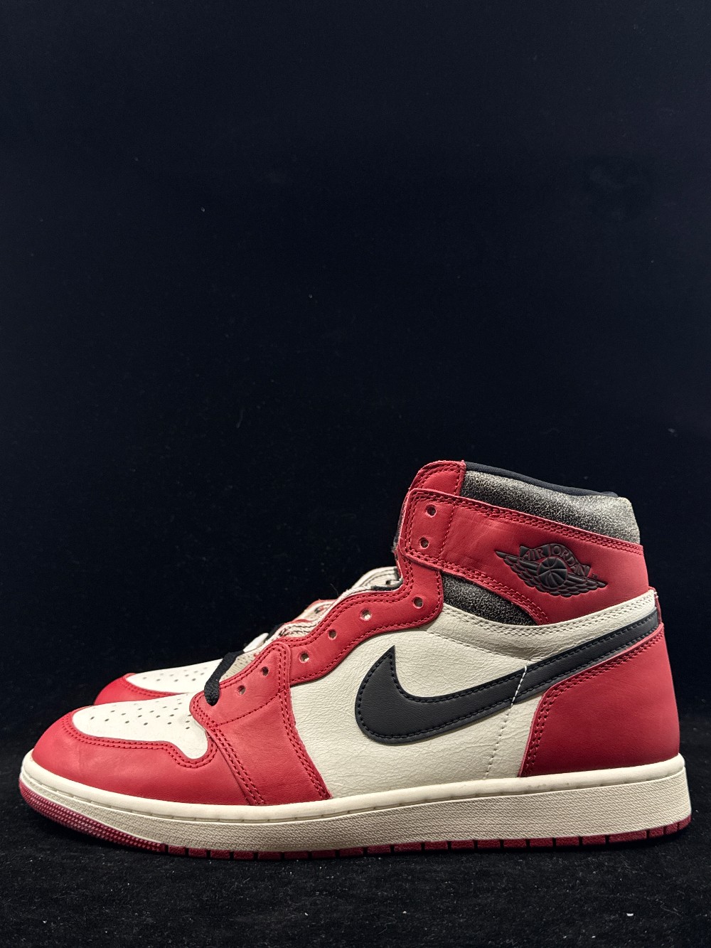 *NO BOX* AJ 1 - CHICAGO LOST AND FOUND