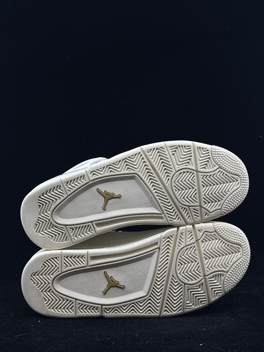 *VNDS* AJ 4 (W) - METALLIC GOLD