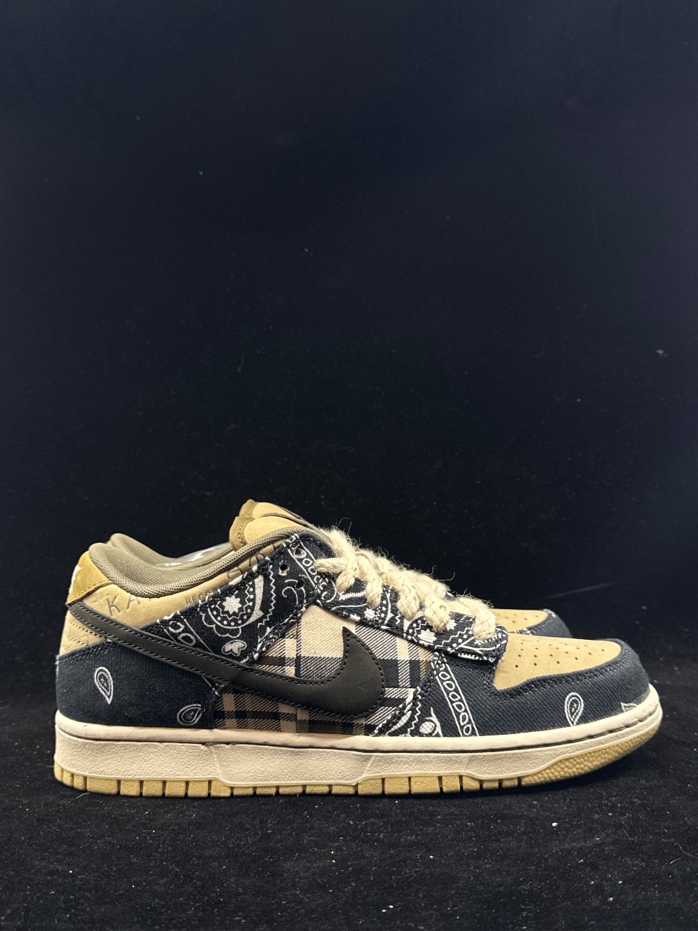 NIKE SB DUNK LOW - TRAVIS SCOTT