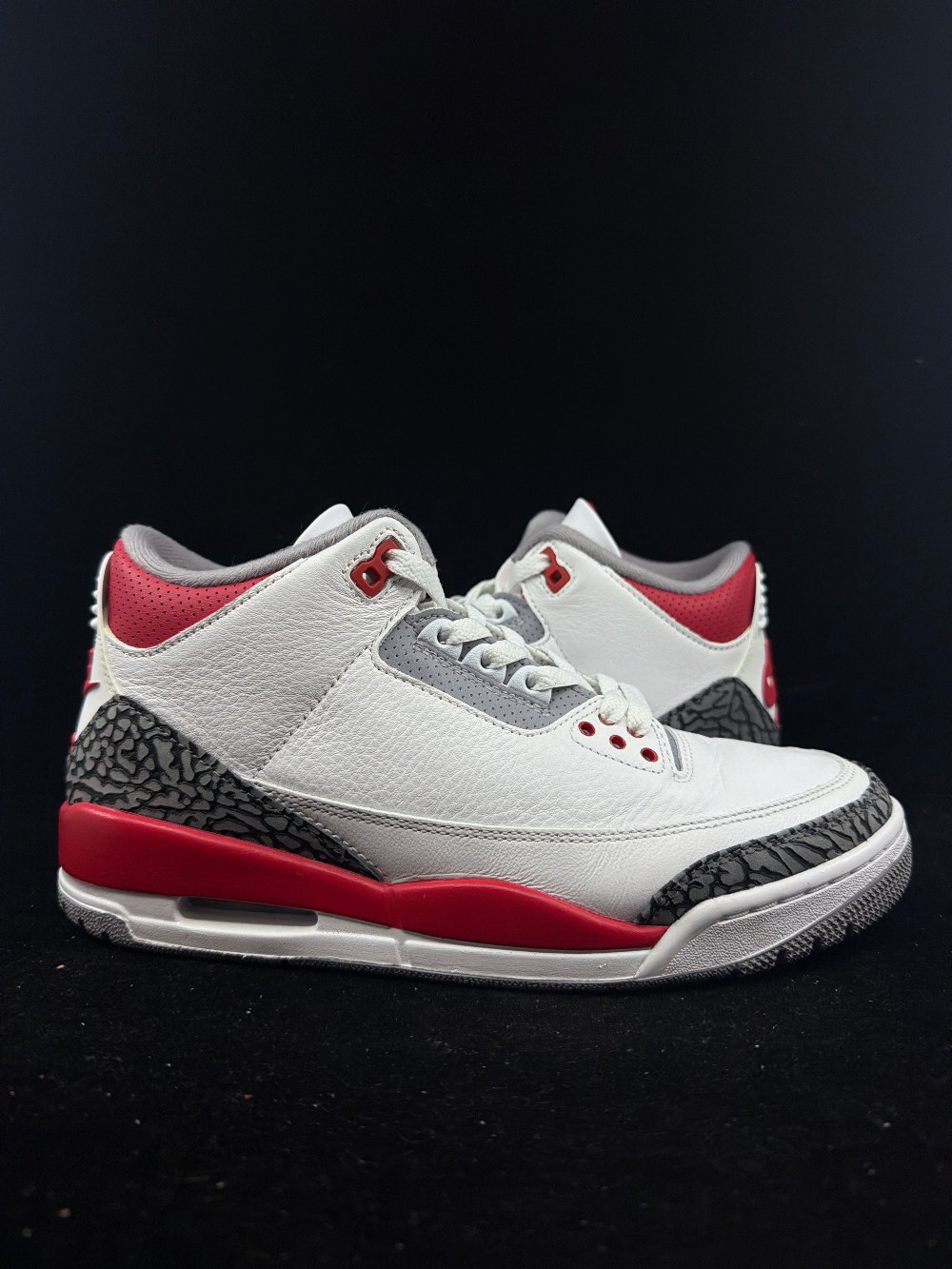 *USED/NO BOX* AJ 3 - FIRE RED (2022)