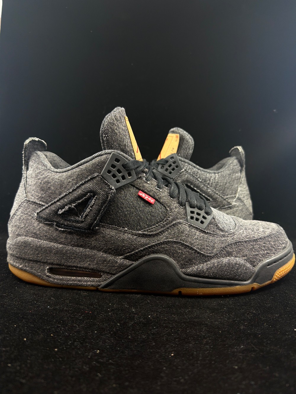 *USED/NO BOX* AJ 4 X LEVIS - BLACK/NO LABEL