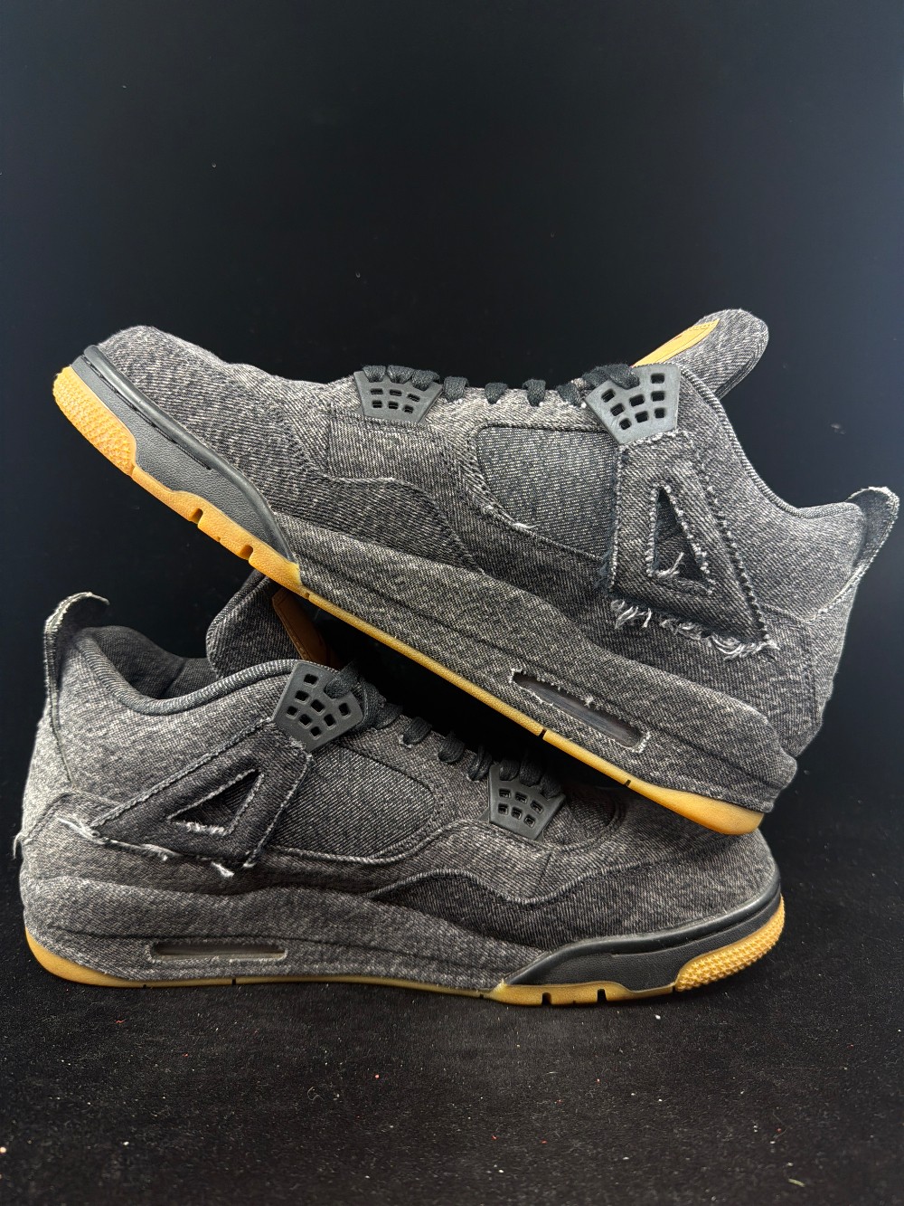 *USED/NO BOX* AJ 4 X LEVIS - BLACK/NO LABEL