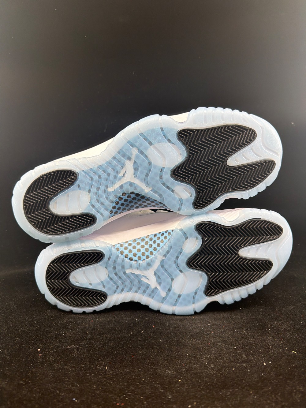 AJ 11 - LEGEND BLUE (2024)