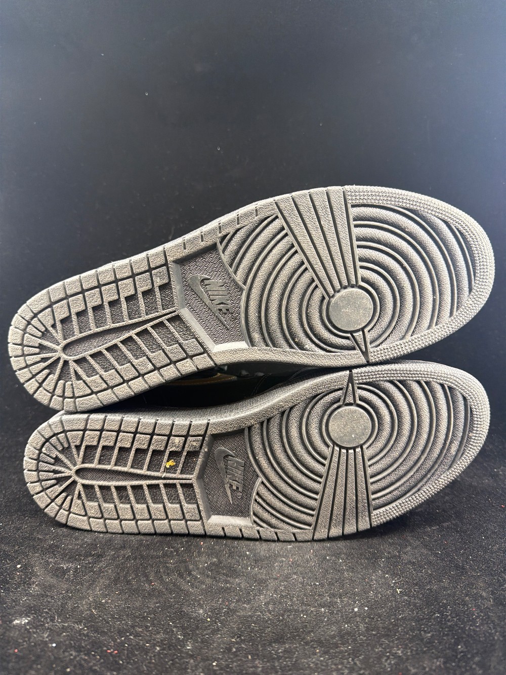 *USED* AJ 1 - BLACK METALLIC GOLD